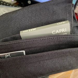 JM collection Capris Size 22W NWT